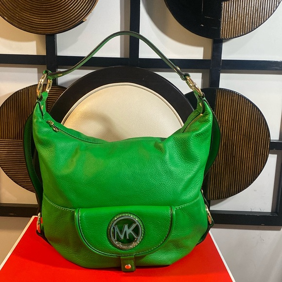 Beautiful Michael Kors bag used in good condition. - Picture 2 of 12